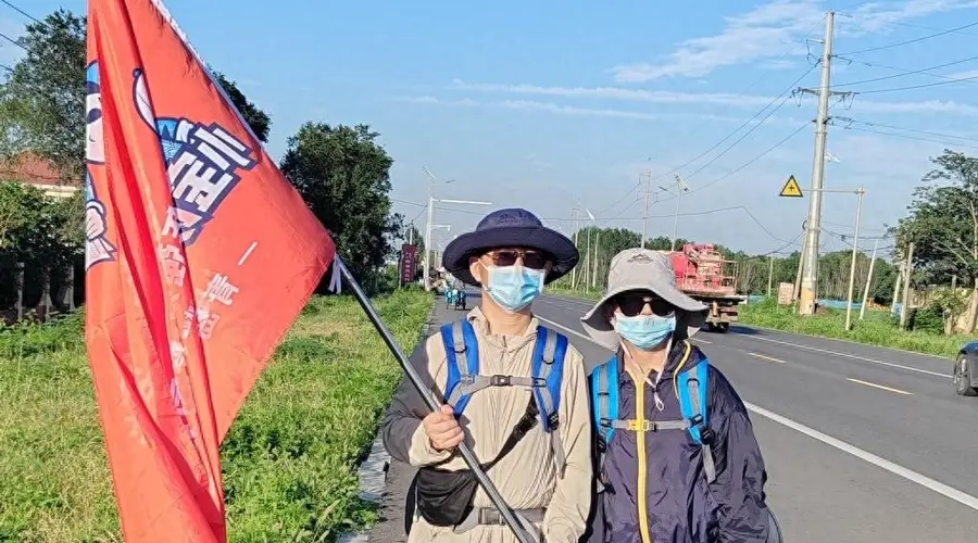 青岛故事丨步履丈量千里山河!青岛父子计划40天徒步赴西安