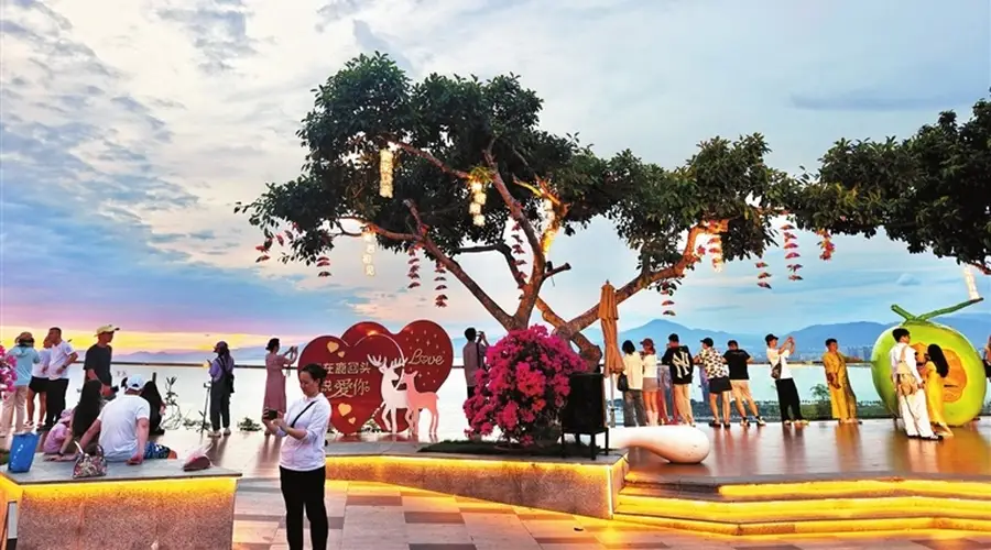 三亚:夏日文旅热度攀升 景区美景引客来