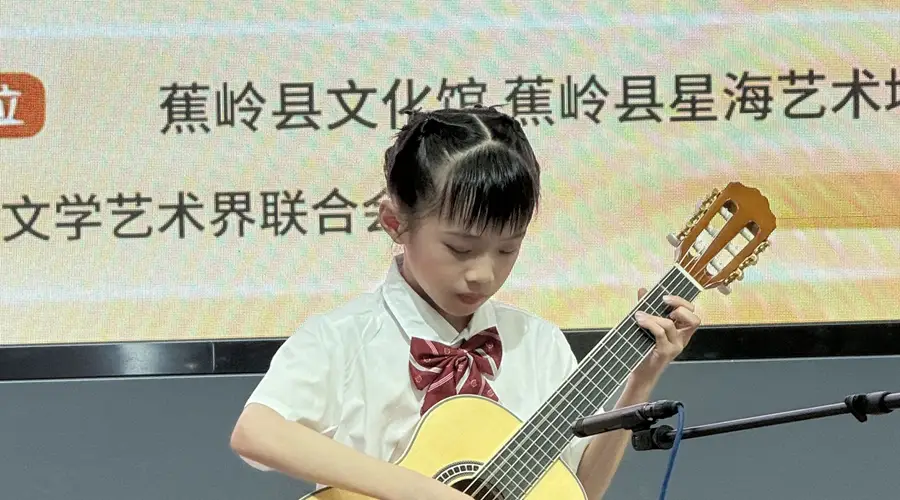 7月24日 星海音乐学院“艺术乡见”侯东蕾弦乐公益班成果展演在梅州蕉岭举办