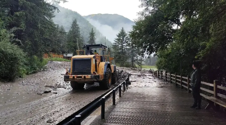 九寨沟因短时强降雨诱发局部泥石流 景区发布灾情通报