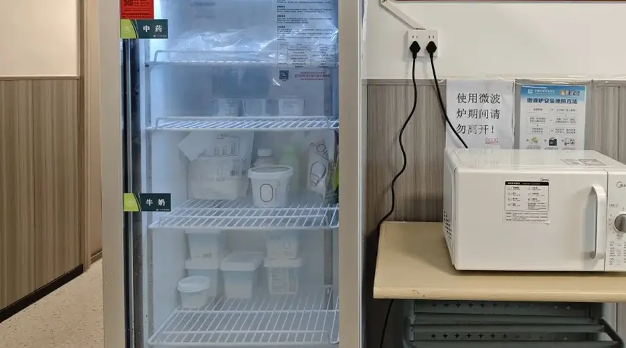 多所高校给学生公寓配冰箱 部分设药品存放专区 部分暂对食品开放
