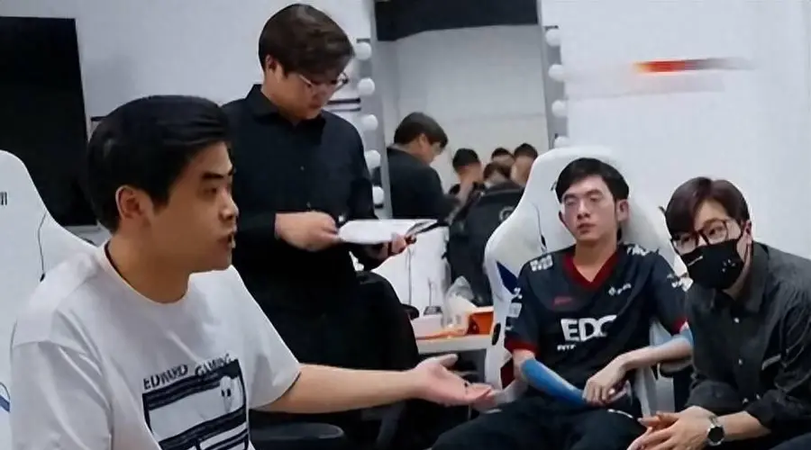 转会截止前圣枪哥仍未签约BLG 大满贯教练称其难以磨合