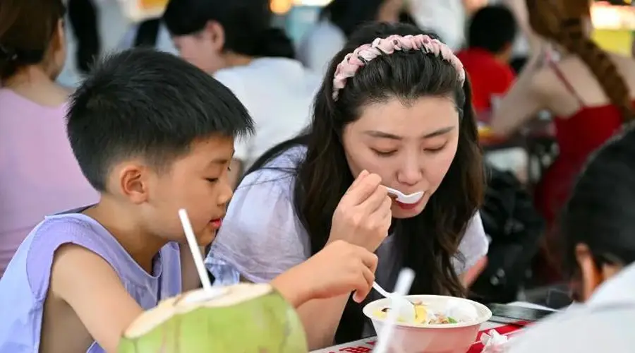 越热越火!今年夏天,年轻人把“避暑”玩出了天花板?