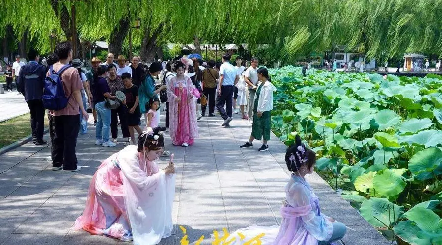 初秋凉意催热泉城“暑期档”收尾游