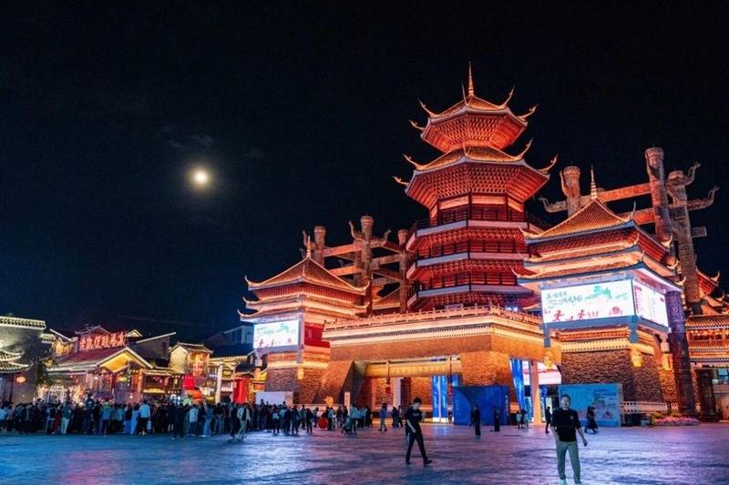 跟着贵旅·玩转23℃贵州丨新场景、新玩法！多彩贵州城释放夜经济活力