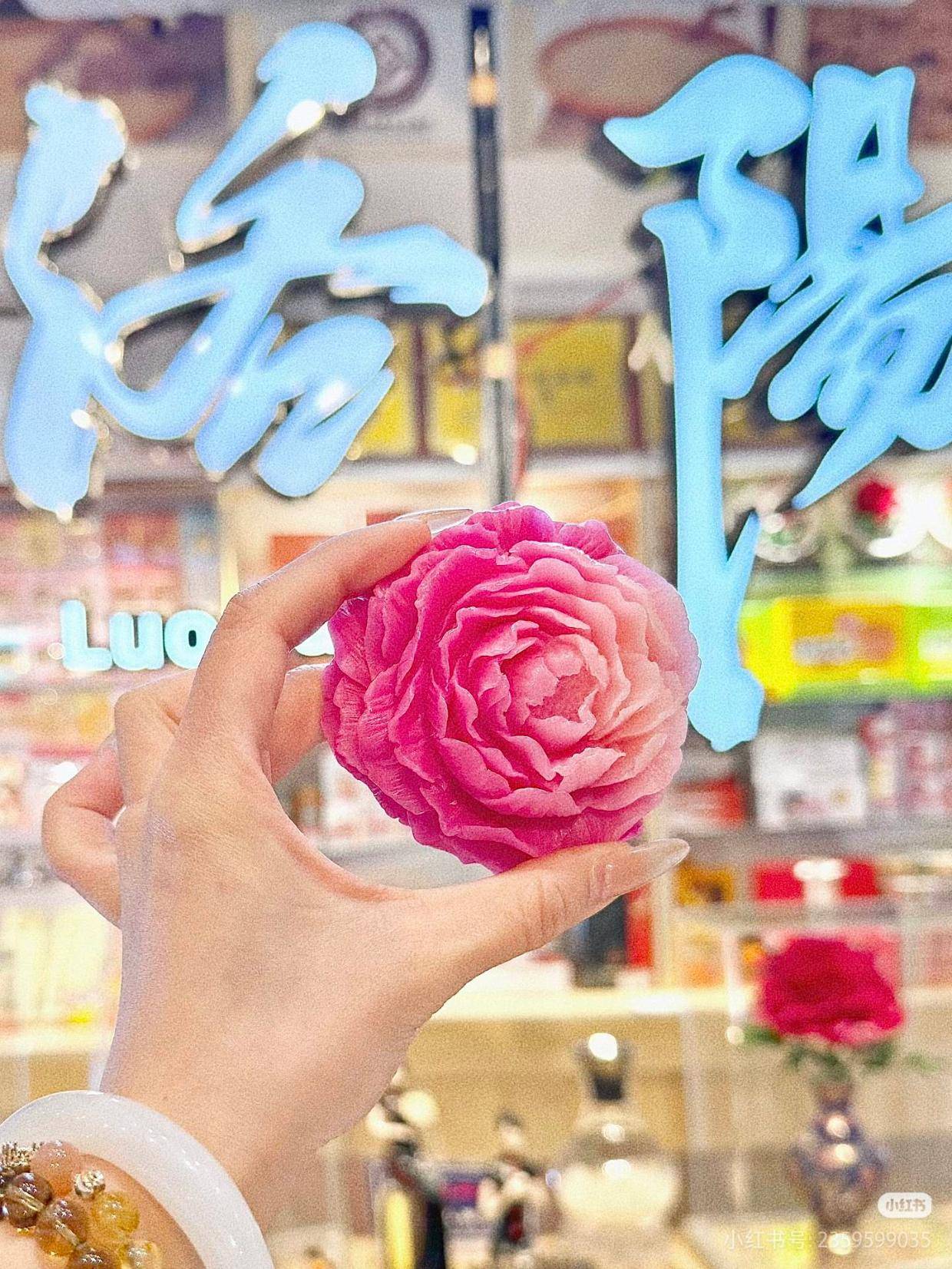 洛阳本地人带路，伴手礼别再只买鲜花饼和唐三彩了