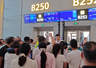 8月1日乌鲁木齐机场航班延误四小时 祥鹏航空地勤发放过期泡面后收回 每位旅客获200元补偿