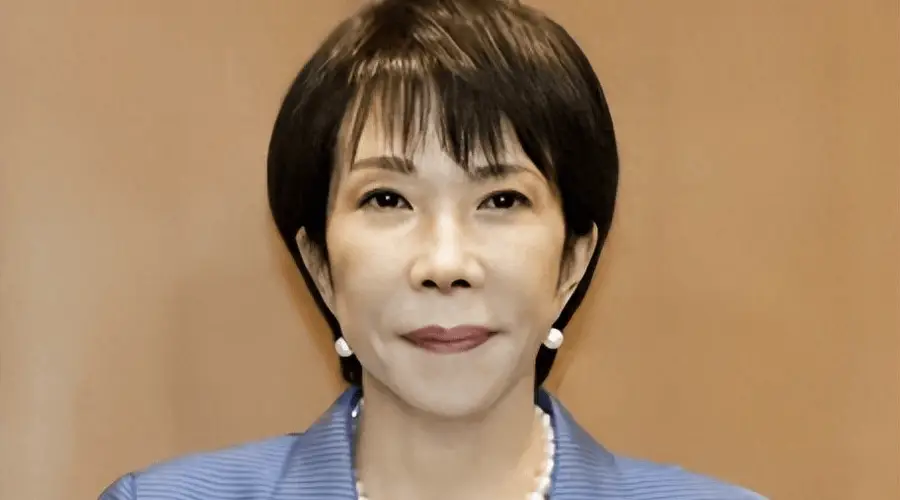 刚和特朗普争吵,高市来冲绳演讲,民众当场反对,高市早苗陷两难