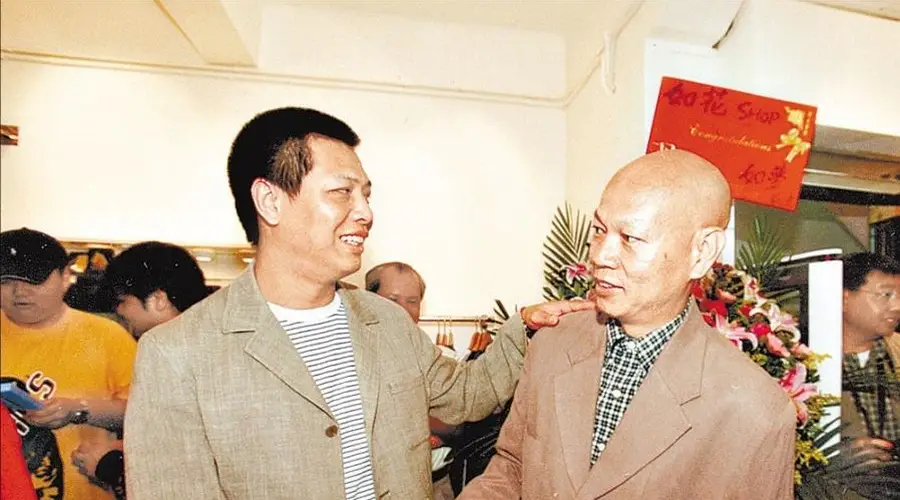 香港男星因中风半身不遂,演艺生涯被迫暂停,如今需要轮椅代步