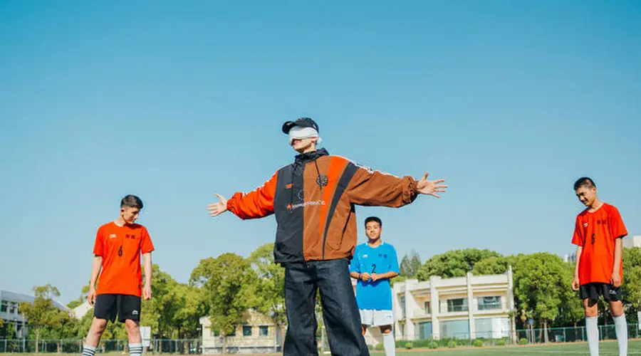 跳出竞技局限传递人文大爱 艾热《我听闻过你看得见的一切》重塑说唱治愈力量