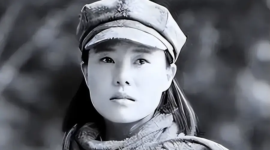 1950年解放军在甘肃摸进匪巢，女匪首笑脸相迎：同志，你们可来了