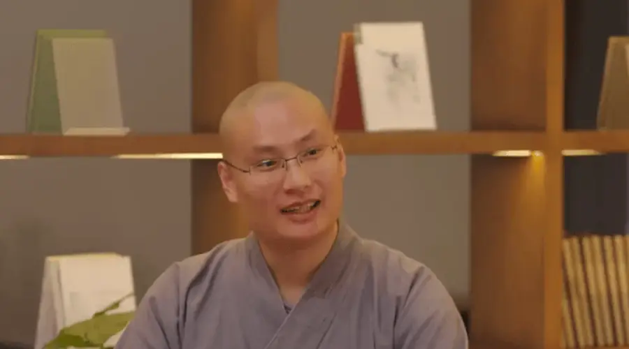 高僧沉迷CS而走红，穿僧衣观看比赛，被问游戏里击杀算不算破戒？