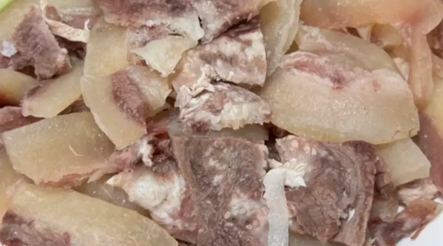 皮带同煨胶质醇香,一锅烫皮牛肉温润山城冬夏