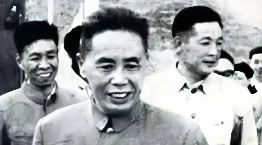 谢富治上将去世前拉住陈康的手，含泪提出一个要求：我没干坏事，你帮我作证