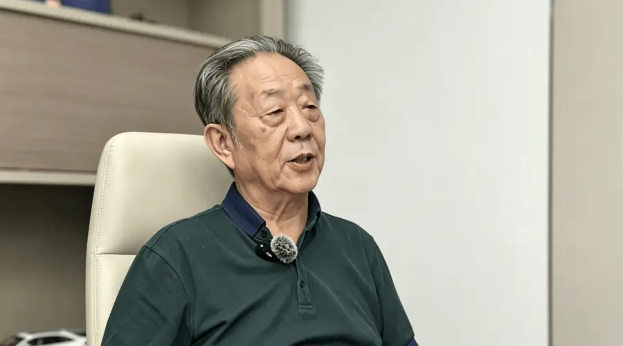 董扬：汽车芯片产业需拉群合作应对挑战