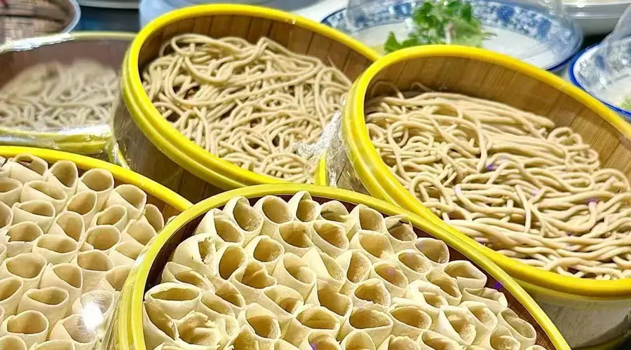 张北地道粗粮主食分享,吉祥草原手把肉家乡菜手工莜面口感地道