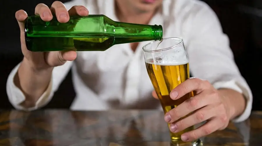 精酿与原浆：啤酒江湖的个性碰撞与味蕾对决