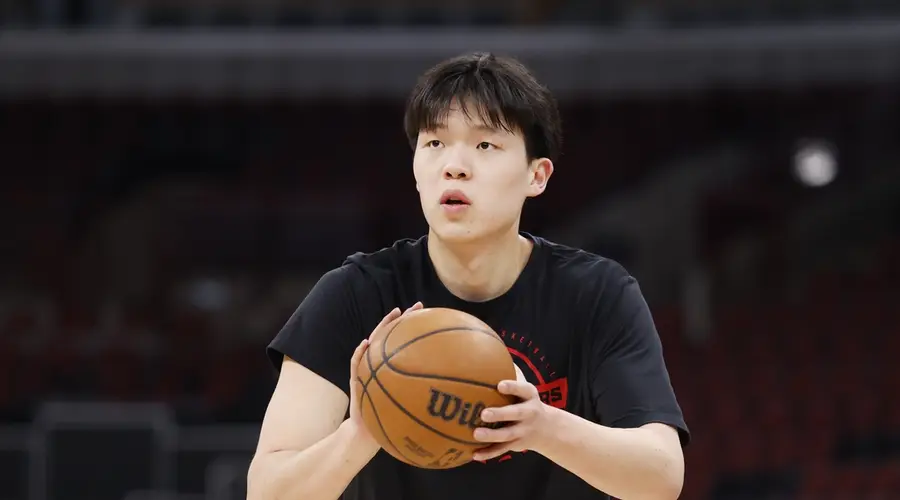 媒体人:杨瀚森跌出常规轮换 他是开拓者第四中锋