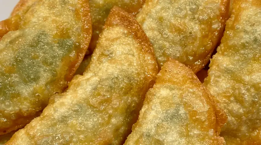 一口酥脆,满嘴鲜香:家常炸油角的温暖滋味