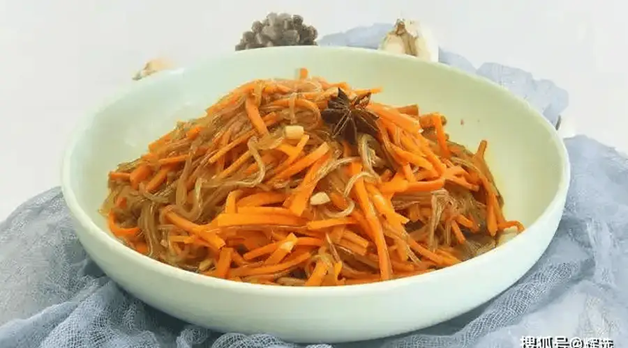 秋天吃啥菜？试试这道脆爽酸甜的醋溜藕丝家常快炒