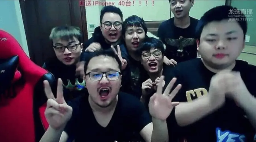 笑笑时隔两年宣布复出 为帮团队还债硬抗B站直播要求