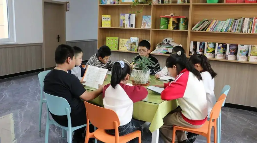 孩子误吞笔帽窒息 老师60秒急救脱险 医生提醒这类异物刻不容缓