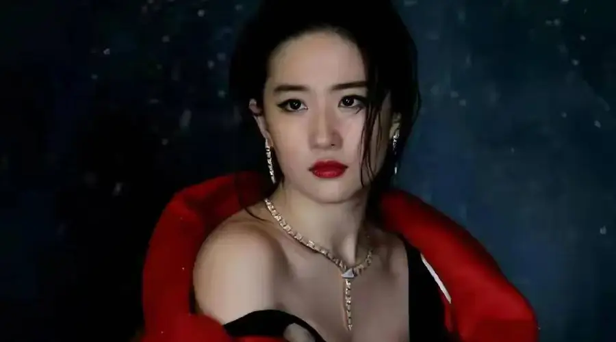 刘亦菲最新高级写真发布 展露成熟丰腴美感