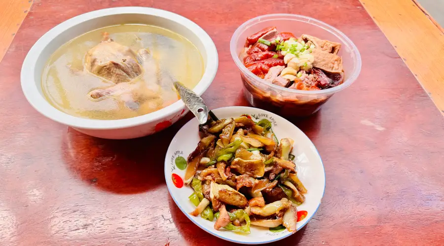 有事回村了,饭菜依旧自己动手