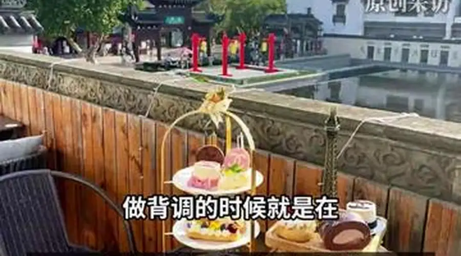 鸭血粉丝店被LV起诉?老板称实际侵权系隔壁餐吧;餐吧老板:中古风装饰出现与LV类似图案,目前已倒闭