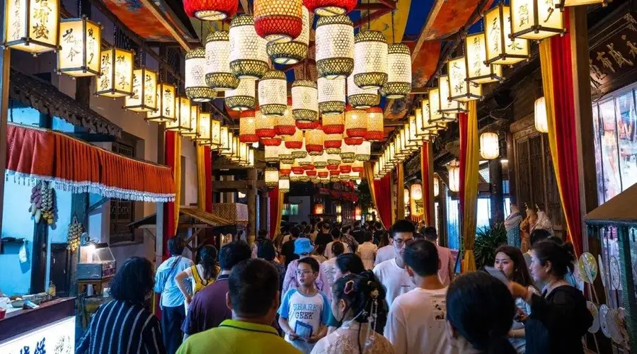 暑假夜游爆火的密码,竟是一张小纸片!