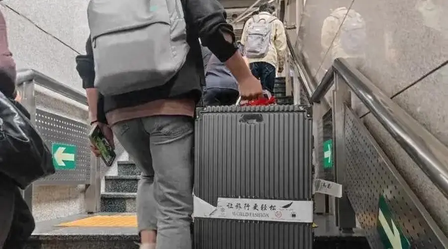 原创挤满大润发、扎堆羊肉串店，韩国上班族，周末全都往上海跑？