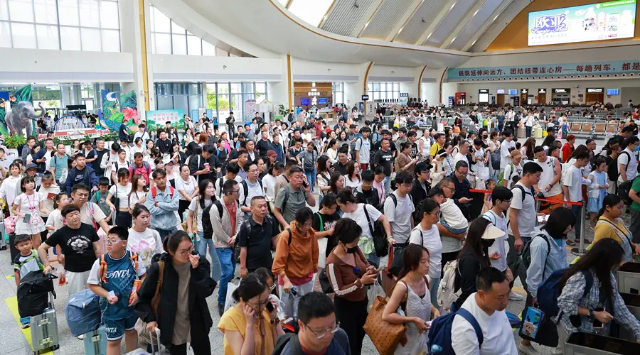 云南西双版纳迎来暑期旅游旺季#