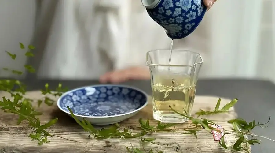 温度的艺术:不同火候如何重塑白茶的风骨与风味