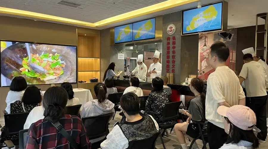 迎泽区总工会举办“名厨教做家常菜”第三期烹饪培训活动