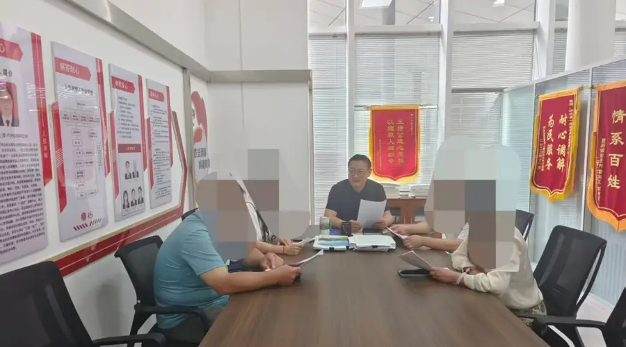 暴雨致行程受阻,依法调解化纠纷