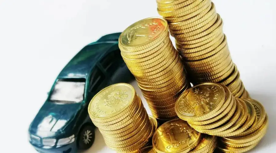 卖一辆10万元新车仅赚1500元，汽车行业利润率低至1.5%，上游供应链企业却“赚翻了”：有锂矿企业净利最高涨超49倍