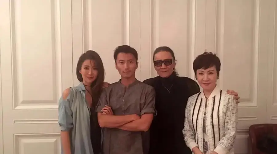 谢贤逝世细节曝光：昏迷中坚守意念等见谢霆锋，低调火化安息