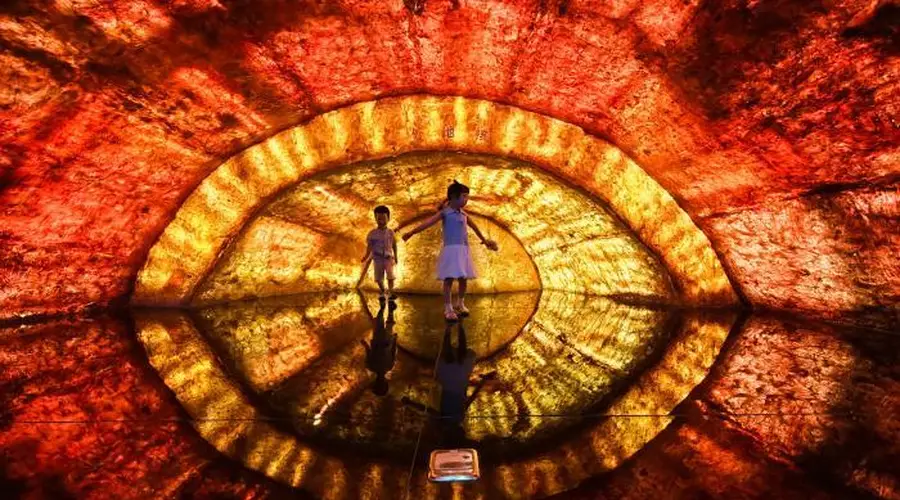 暑期南京地质博物馆成科学乐园 亲子共探地球奥秘