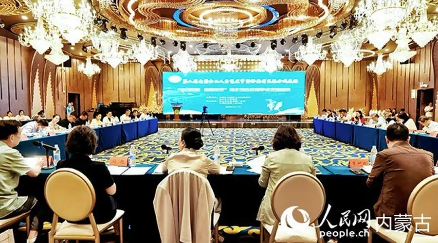 7月23日全国专家齐聚包头市土默特右旗 研商二人台艺术高质量发展新路径