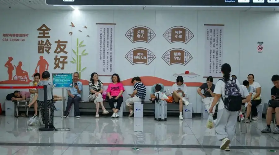 7月7日起成都489座地铁车站全开放纳凉区
