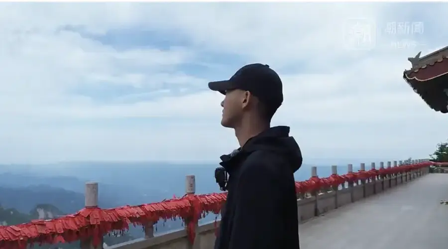 001号老君山云海观察员李思辰坦言焦虑压力大 拍摄首日遇大雾每日五点赶拍素材