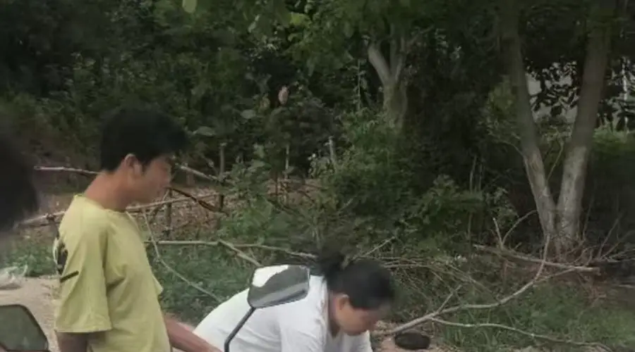 甘肃西和灯塔村数百村民遇饮水困难 当地水务部门已派人排查解决