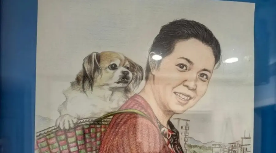重庆61岁碎骨症画家卢真庆的腿是姐姐卢真玉