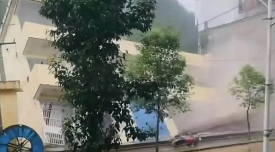 陕西山阳元子街村一供电相关建筑遭冲毁 人员提前撤离无伤亡
