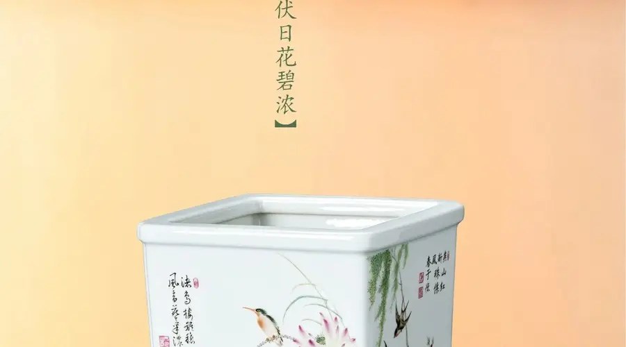 立秋至暑气仍盛 广州博物馆藏民国瓷绘荷塘凸显岭南秋老虎意趣
