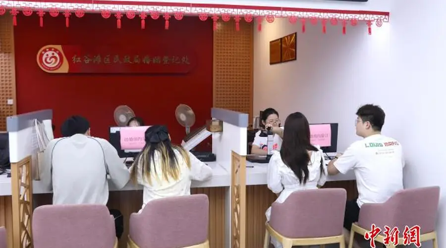 江西南昌:七夕佳节 中式颁证缔幸福良缘