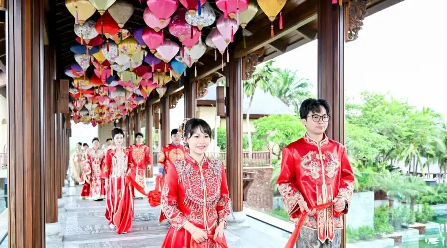 “中式浪漫”在三亚海棠区七夕集体婚礼上演