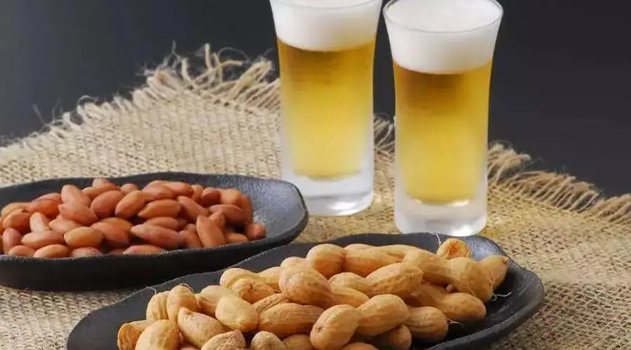 喝酒时不能碰花生米吗?提醒:这3种食物,尽量别做“下酒菜”
