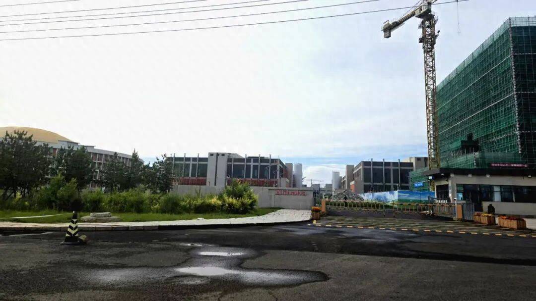 这座五线小城，挤满了AI大厂？